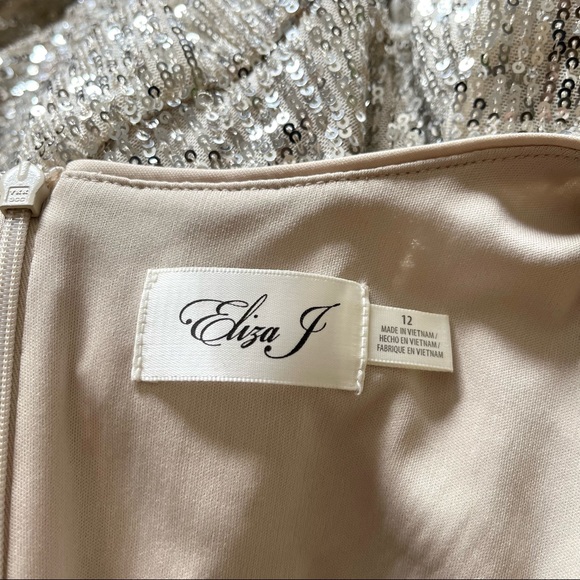 Eliza J Silver Sequined Wrap Front Long Sleeve Party Jumpsuit Size 12 NWT - Picture 12 of 12